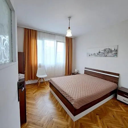 Lidda In Residential Area * Warna